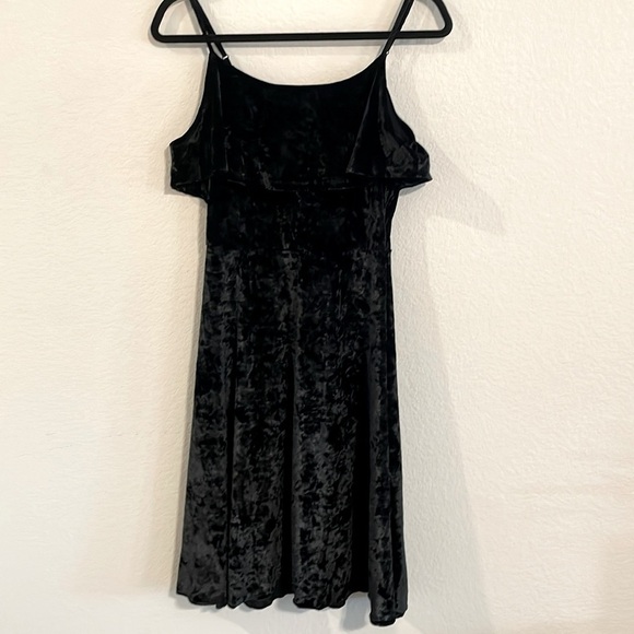 Who What Wear Women’s Midi Dress Small Black Crushed Velvet Ruffle Whimsigoth - Picture 5 of 15